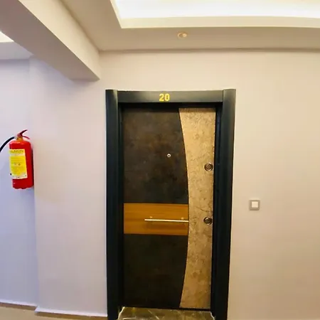 Sahıle 100 Metre Sifir Eşyali Ferah Daıre Daire Kuşadası